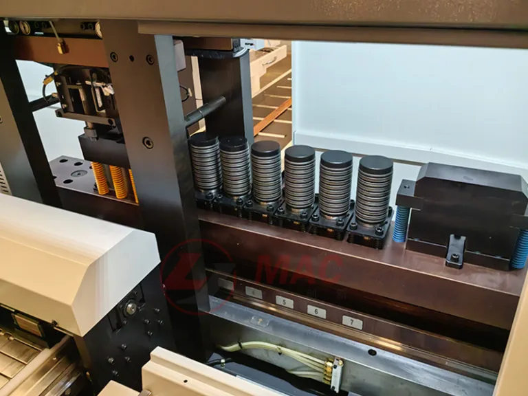 ผู้จำหน่ายเครื่องเจาะบัสบาร์ CNC MX602-7C